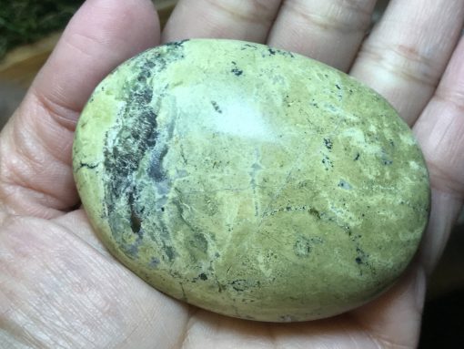 Serpentine palm stone